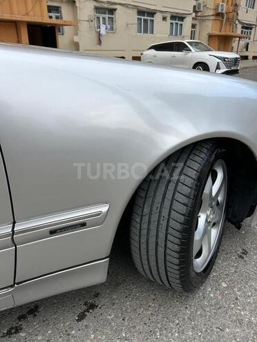 Mercedes E 270-4