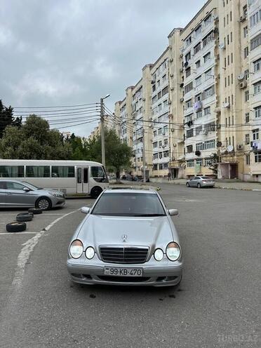 Mercedes E 270-8