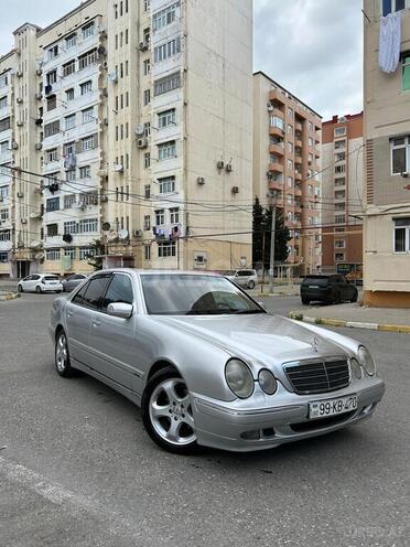 Mercedes E 270-1
