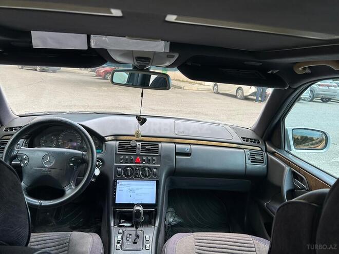 Mercedes E 270-7