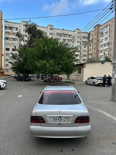 Mercedes E 270-5