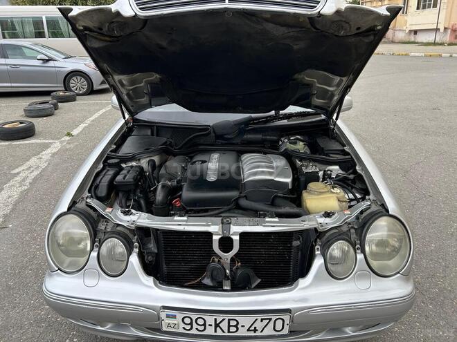 Mercedes E 270-11
