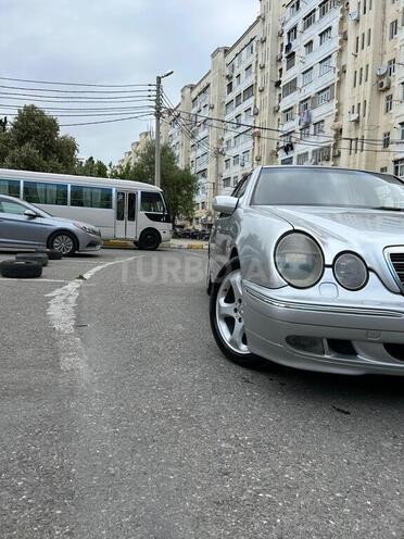 Mercedes E 270-2