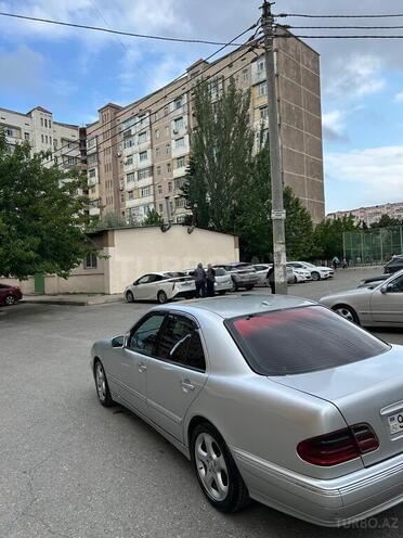 Mercedes E 270-6