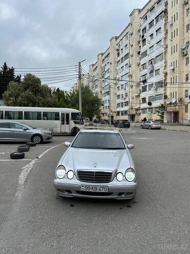 Mercedes E 270-9