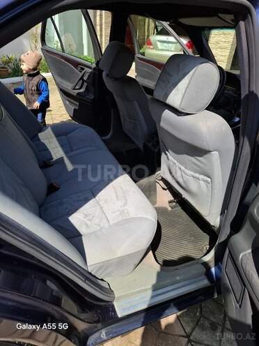 Mercedes E 280 4MATIC-5