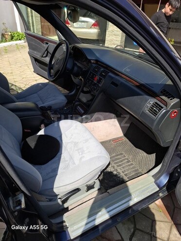 Mercedes E 280 4MATIC-2