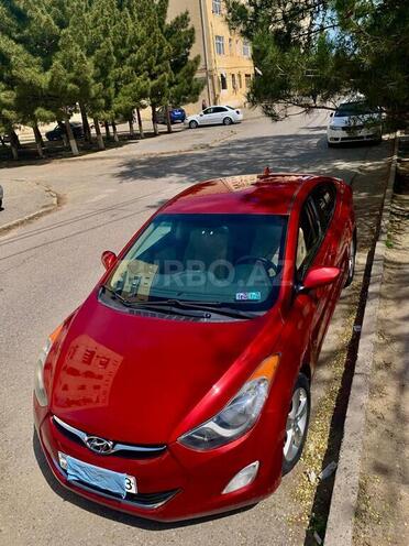 Hyundai Elantra-2