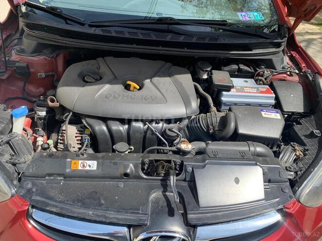 Hyundai Elantra-6