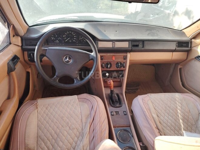 Mercedes 260 E-5