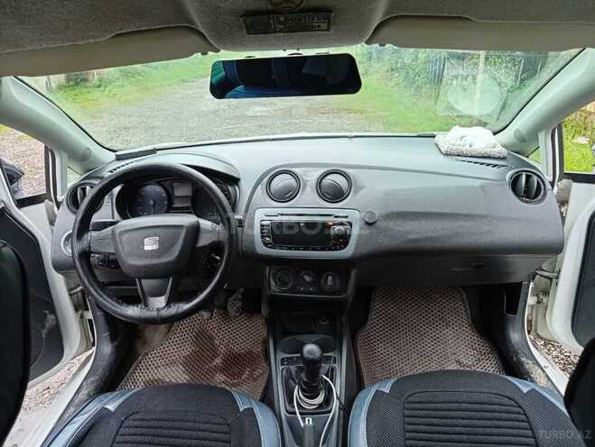 SEAT Ibiza-10