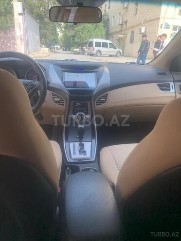 Hyundai Elantra-9