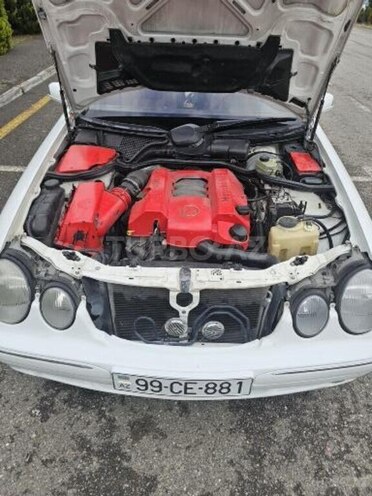 Mercedes E 240-11