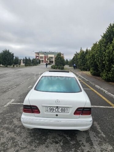 Mercedes E 240-10