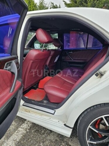 Mercedes E 240-12