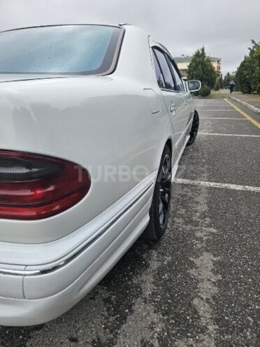Mercedes E 240-7