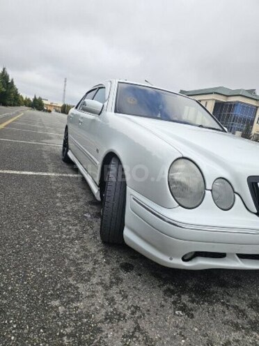 Mercedes E 240-3