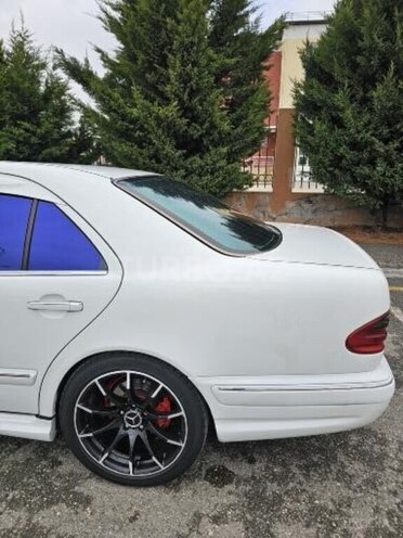 Mercedes E 240-8