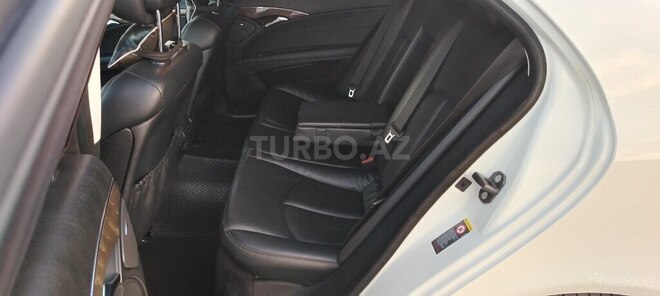 Mercedes E 350-11