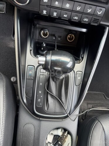 Kia Carens-9