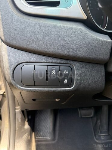 Kia Carens-8