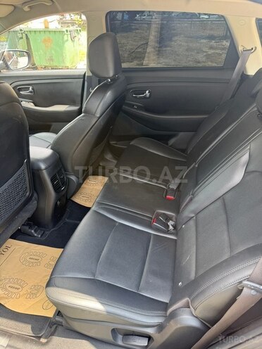 Kia Carens-6