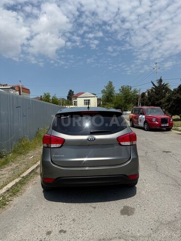 Kia Carens-3