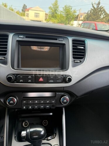 Kia Carens-10