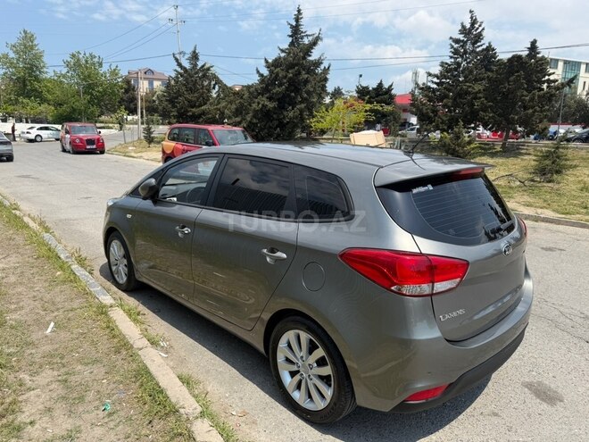 Kia Carens-4