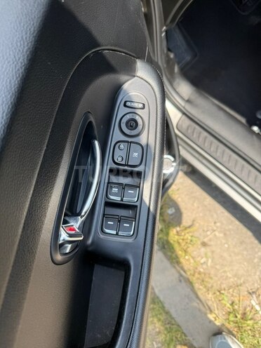 Kia Carens-7