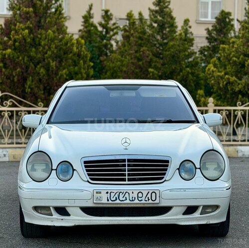 Mercedes E 270-1