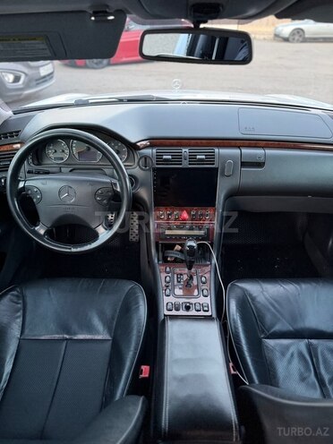 Mercedes E 270-7