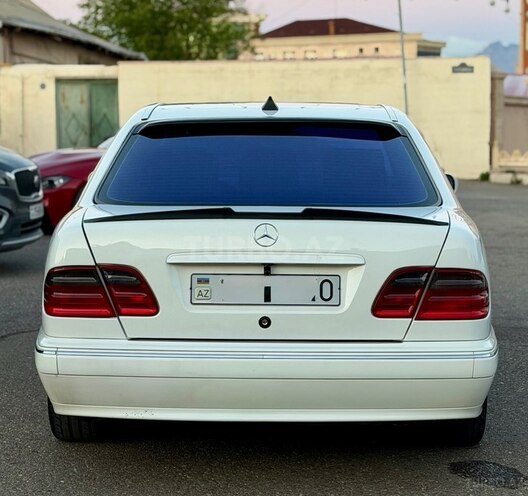 Mercedes E 270-6