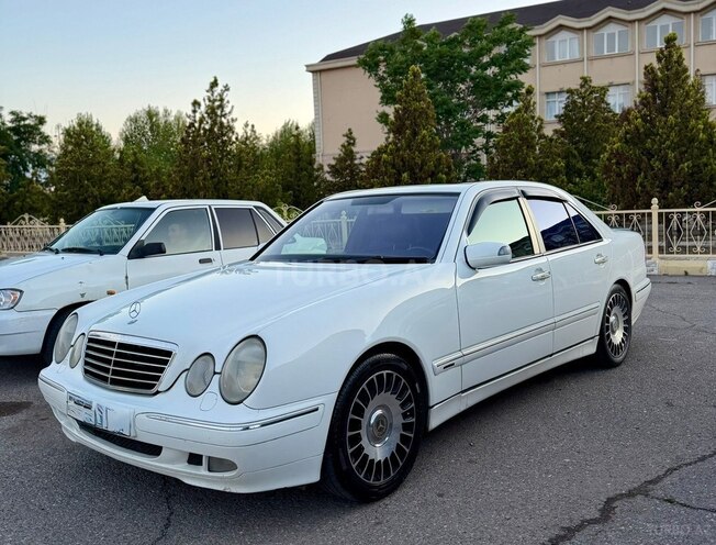 Mercedes E 270-5
