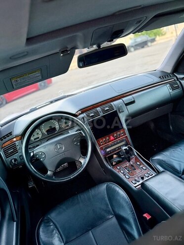 Mercedes E 270-8