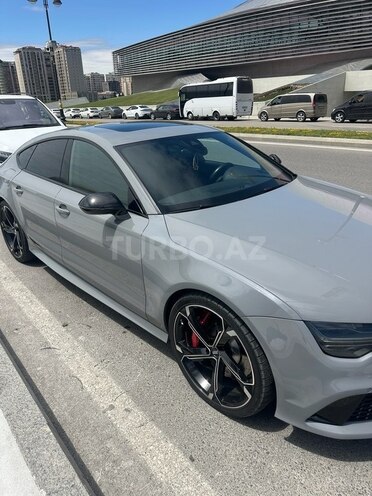 Audi RS7-5