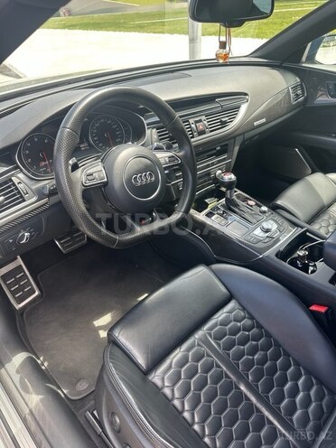 Audi RS7-6