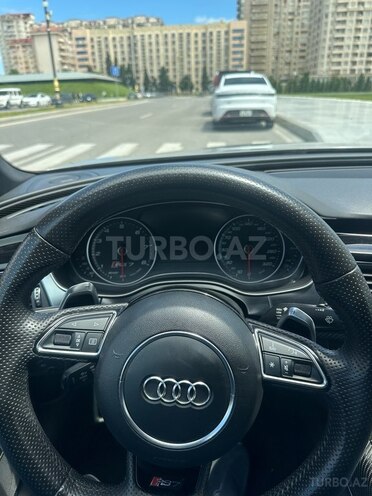 Audi RS7-8