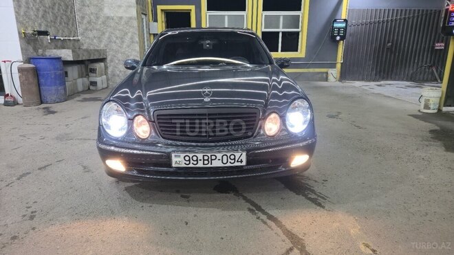 Mercedes E 220-1