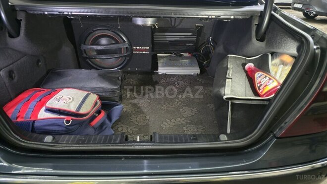 Mercedes E 220-11