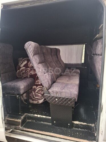 Ford Transit-10