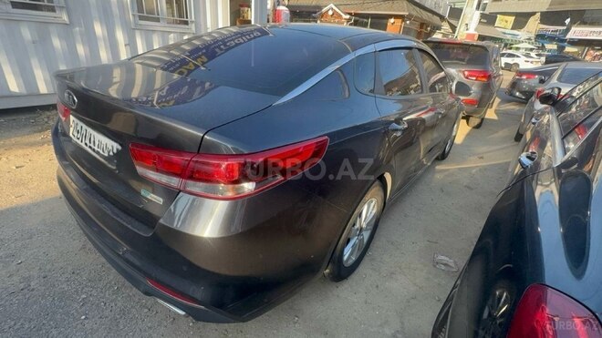Kia K5-4