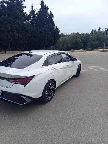 Hyundai Elantra-4