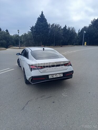 Hyundai Elantra-2