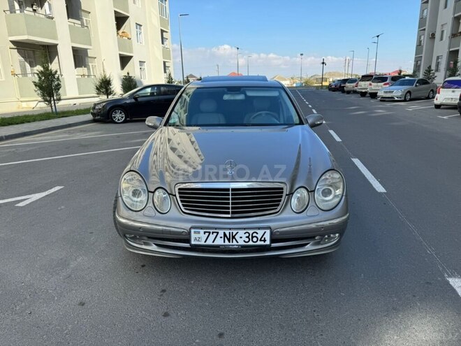 Mercedes E 270-1