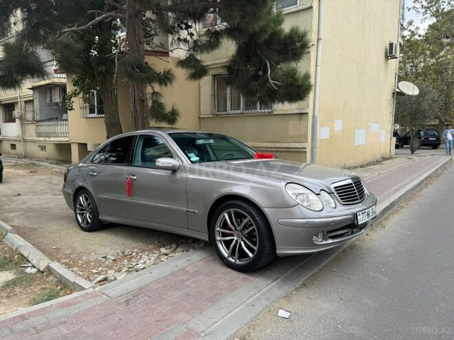 Mercedes E 270-3