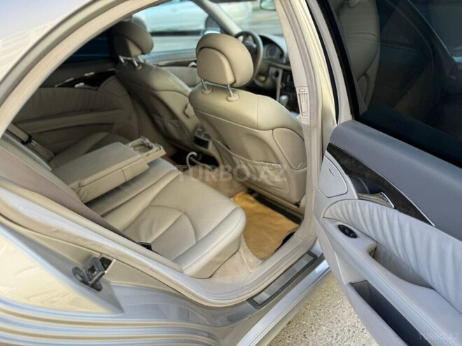 Mercedes E 270-8