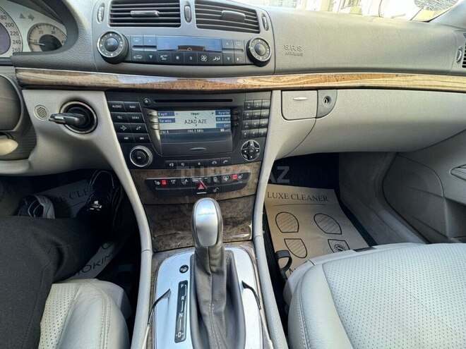Mercedes E 270-7
