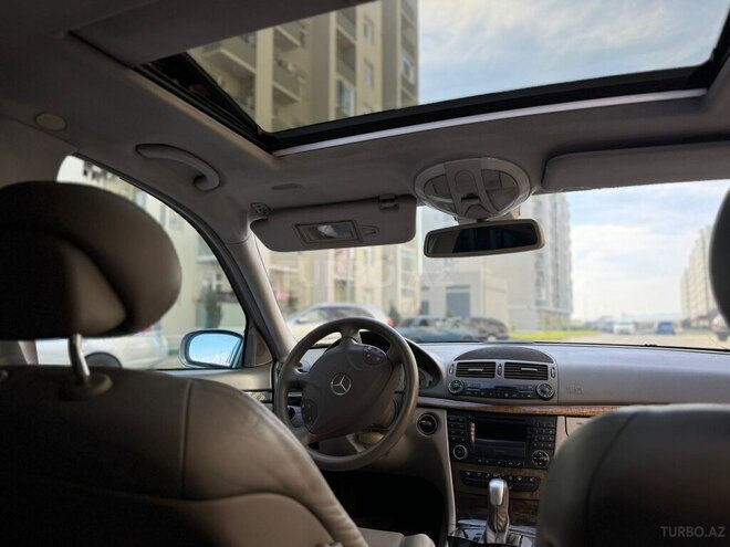 Mercedes E 270-9