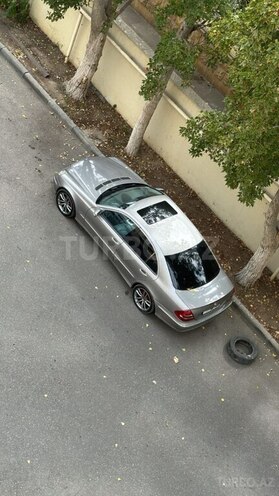 Mercedes E 270-11